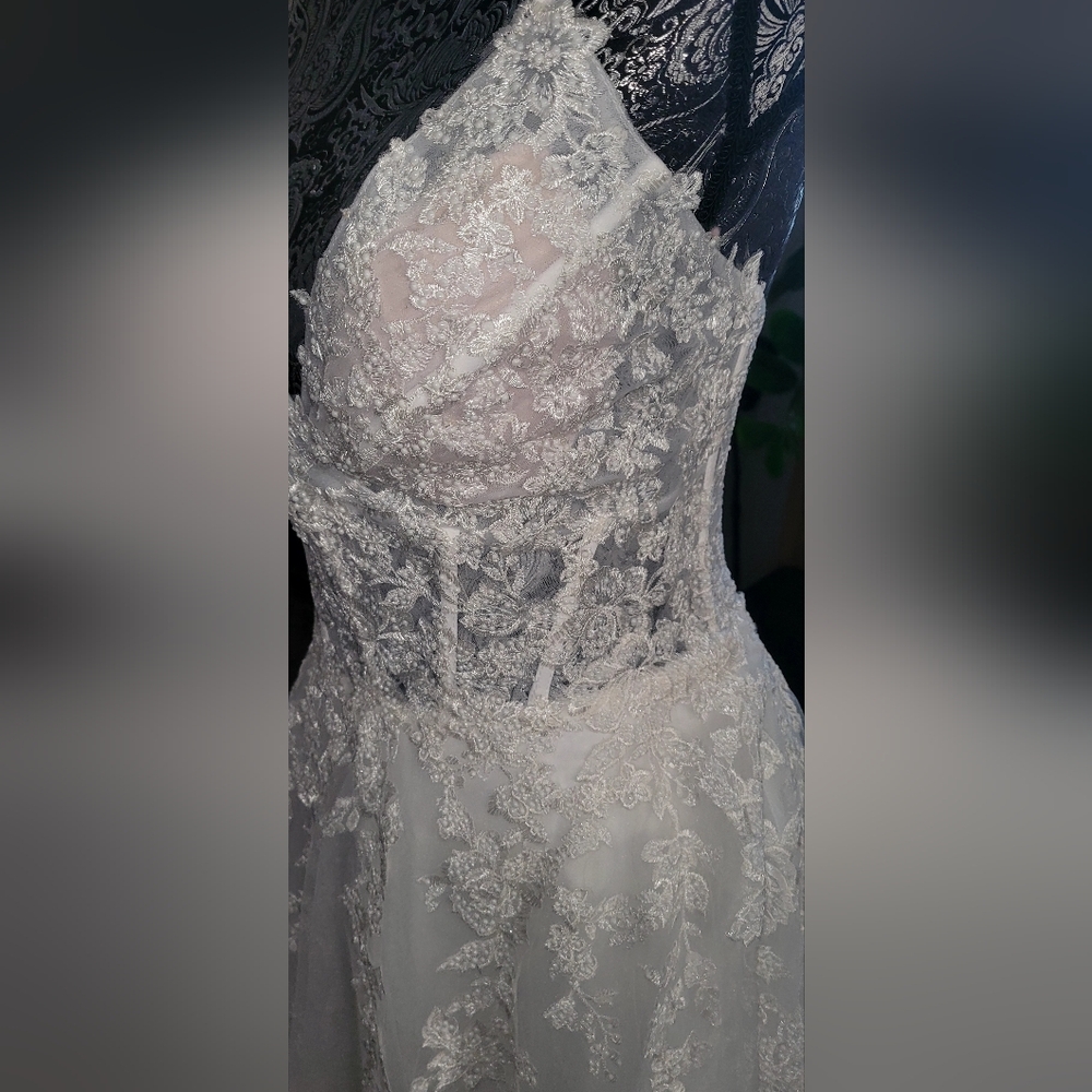 🤍🤍🤍NWOT Lulu's White Lace A-Line Spaghetti Strap Wedding Gown - Picture 6 of 8